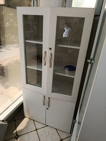ikinci el mağaza vitrinleri: Şüşəli dolab vitrini — 1