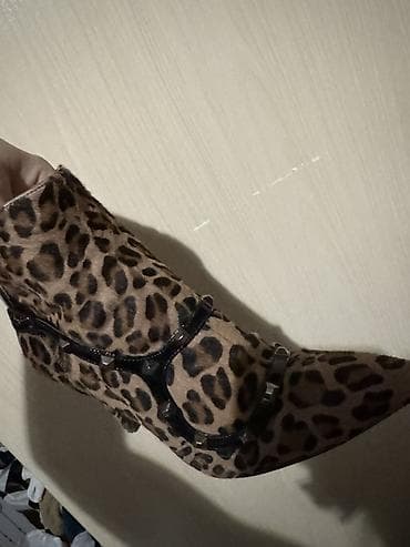 Leopard naxışlı qadın botları - Model: incə burunlu, nazik hündür — 3