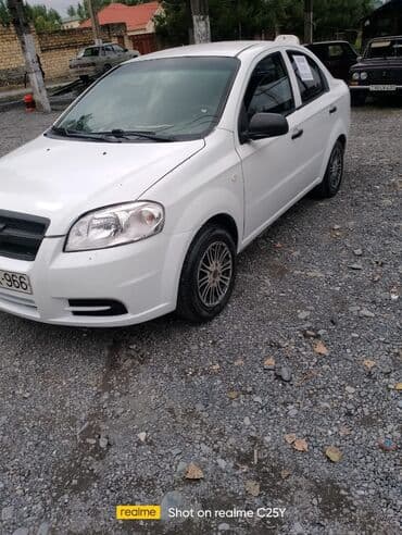 depozitsiz maşın: Ağ rəngli Chevrolet Aveo sedan avtomobili, gündəlik istifadə üçün — 2