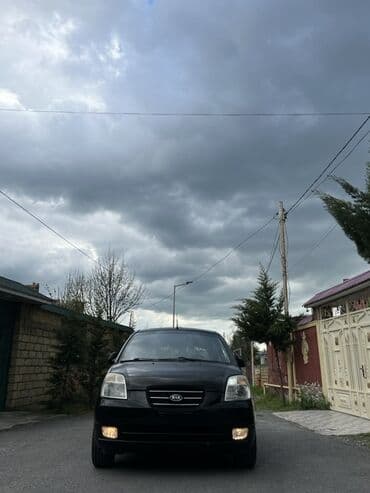 Xüsusiyyətlər: - Kompakt kuzov, şəhər üçün çevik idarəetmə - Ön duman