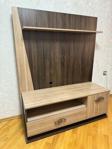 аренда помещения под продуктовый магазин: Ela veziyyetdedir. Evde boş yer tutur deye satılır. Endirim cüzi — 2