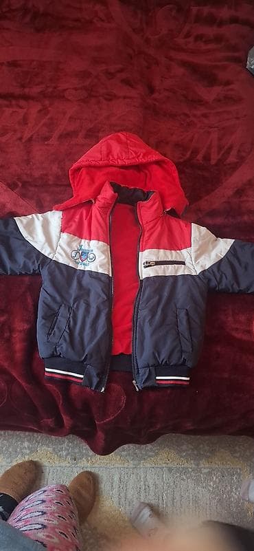 oğlan: Uşaqlar üçün (4-5 yaş) qış üçün kurtka - Model: kapüşonlu, fermuarlı — 2