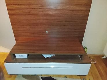 Düz TV altlığı, Polkalı, Laminat