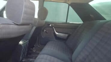 7 yerlik avtomobillər: Mercedes-Benz sedan - Korpus: qara rəng, klassik W201/W124 üslubunda — 3