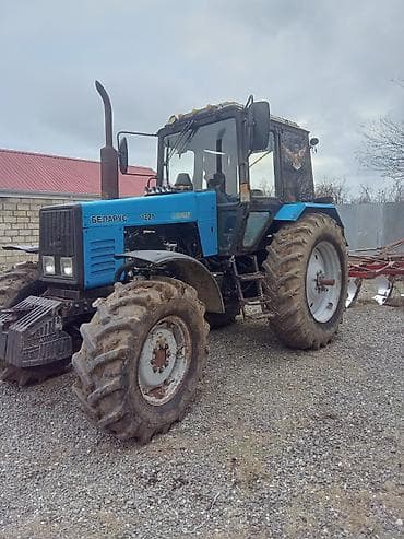 masin soyuducu: Belarus 1221 təkərli traktor - Model: Беларус 1221 (Gövdədə qeyd — 2