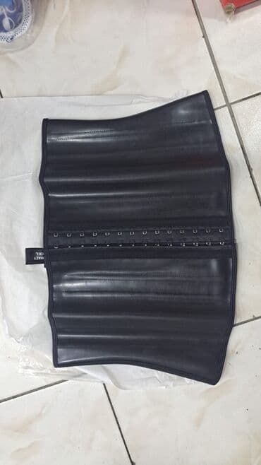 Qara rəngdə olan bu korset, bədəninizin formasını düzəltmək üçün