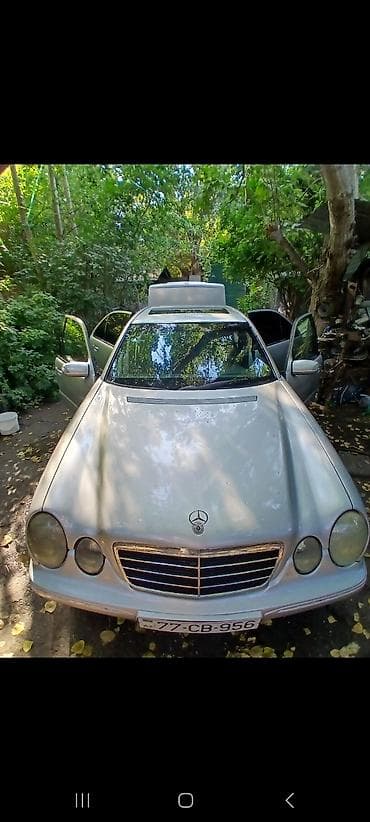 e39 radiator: Mercedes-Benz E‑Class (W210) sedan, gümüşü rəng. - Kuzov: 4 qapılı — 2