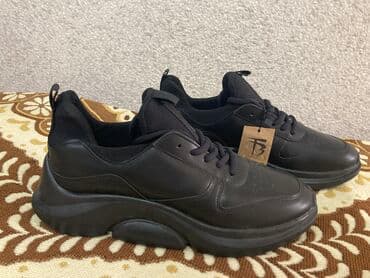 tünd qırmızı qadın krossovkaları: Tonny black - kişi krasovkası . Türkiyənindir. Təzədir. Ölçü- 42 — 6