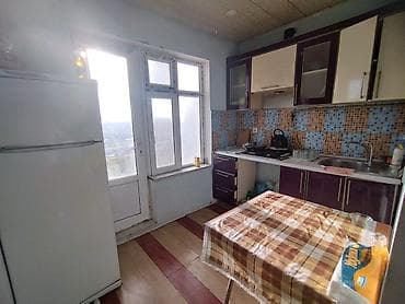 Mənzilin təsviri - 1 otaqlı, işıqlı və geniş yataq otağı: divar