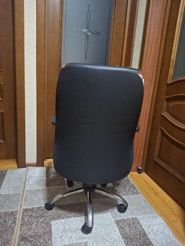 детский компьютерный стул, кресло: С колесиками, Рукояти не регулируются, Кожзаменитель — 4