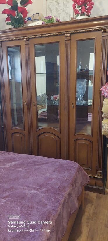 balvanka nedir: Klassik üslubda qonaq otağı mebel dəsti. Tərkibi: - Geniş — 3