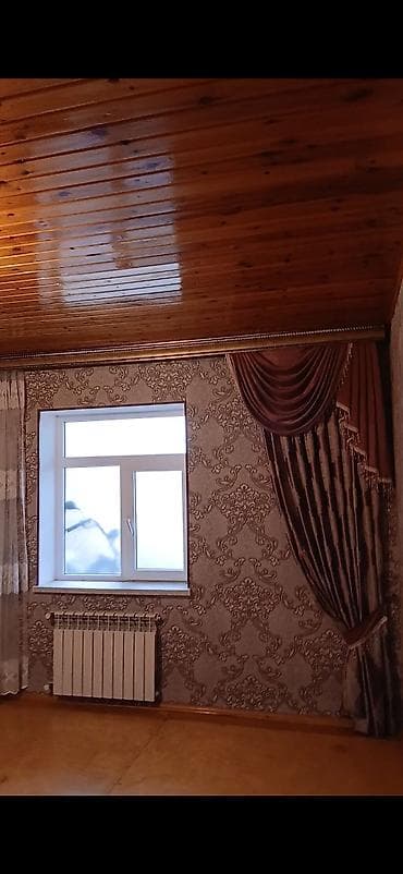 kiraye ev 28 may: Satilir. Təsvir: - Taxta üzlü tavan və cilalanmış taxta döşəmə - — 2