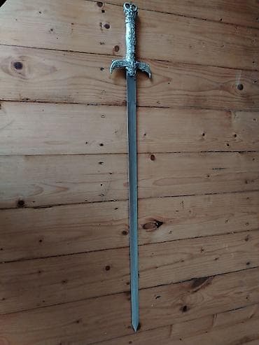 halı: Dekorativ qılınc – metal bıçaqlı, relyefli qulplu - Ümumi görünüş — 3