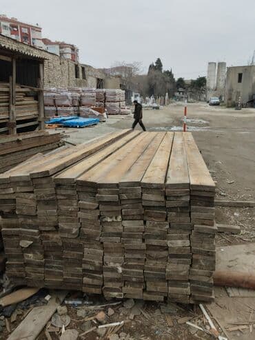 döşəmə taxtaları: Taxta materialı müxtəlif tikinti və təmir işləri üçün yararlıdır. Bu — 1