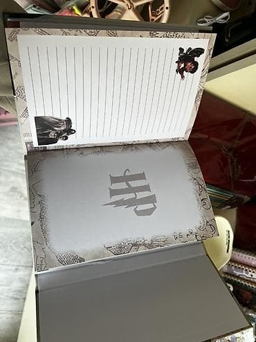 dəftər üzləri şəkilləri: Harry Potter temalı xətkeşli dəftər - Dizayn: Qapaqda sehr aləminin — 2