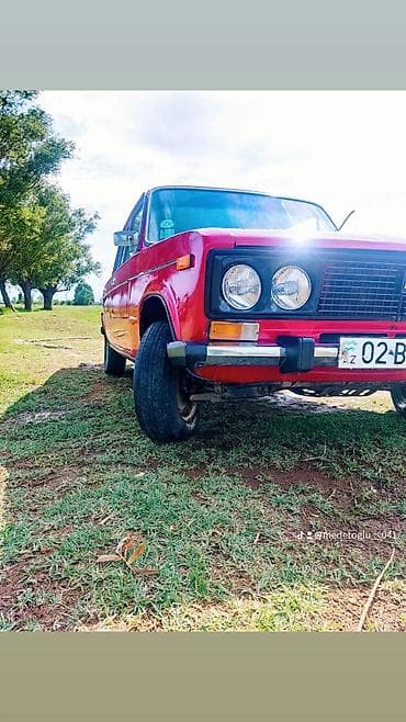 Lada klassik sedan – qırmızı rəng. - Geniş salon və klassik düz