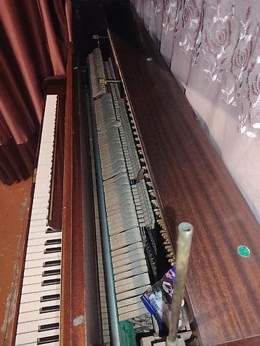 gitara akustik: Rönisch upright pianino - Brend/model: Rönisch akustik upright — 3