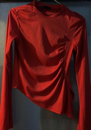 Svitşotlar: Qırmızı qadın bluz/köynək - Model: Uzunqol, dairəvi yaxa - Parça — 1