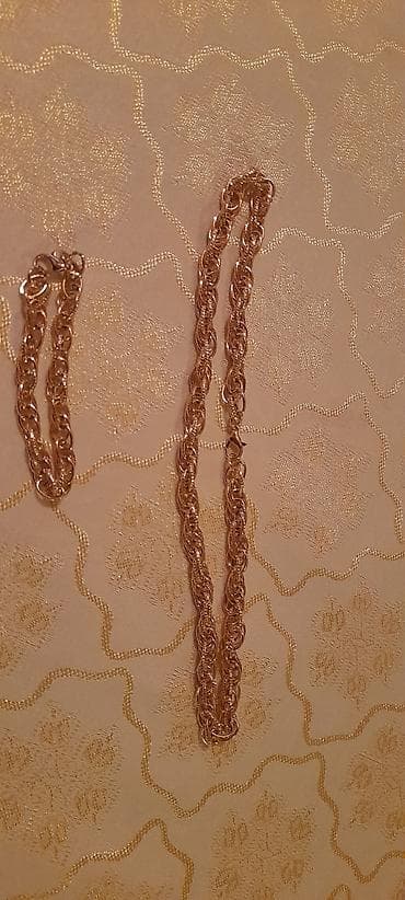 Qızıldan seçilmir, qaralmır. Qızıl rəngli zəncir və bilərzik dəsti -