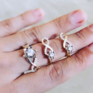 italyan qizili: Dəstə daxildir: Sırğa, Üzük, Sarı qızıl, 585 Əyar, 552 g — 1