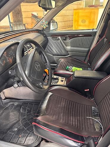 yan guzgu s: Mercedes-Benz C-Class: 2.8 l | 1997 il Sedan — 2
