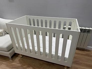 Oğlan və qız üçün, Dördbucaq, Beşik, Dəstsiz, Matras ilə, Yellənmə mexanizmsiz