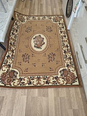 qedimi mebeller: Xalça – klassik dizayn - Ölçü: təxmini 1,5 x 2,3 m (şəkillərə əsasən — 2