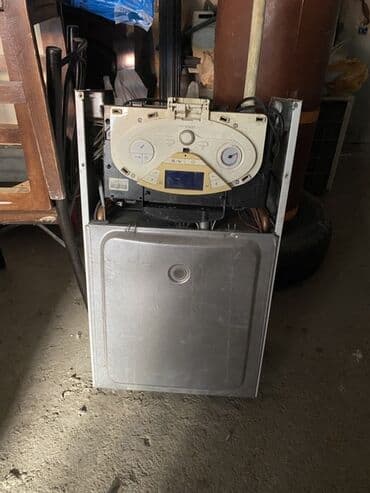 Divar tipli qaz kombisi (ikidövrəli) - Ön idarəetmə paneli: LCD