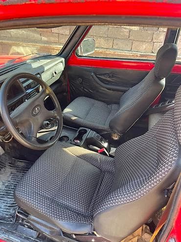 niva oturacaqlar satilir: VAZ (LADA) 4x4 Niva: 1.7 l | 1997 il 58000 km Ofrouder/SUV — 5