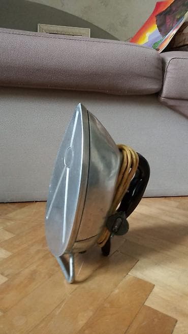 Автозапчасти: Qədimi ütülər. Ədədi 25 man — 1