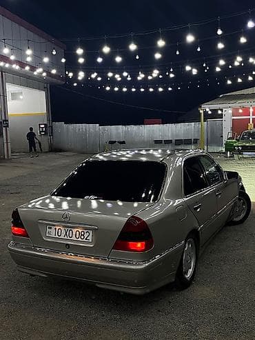 jiquli matoru: Mercedes-Benz C-Class: 1.8 l | 1994 il Sedan — 8