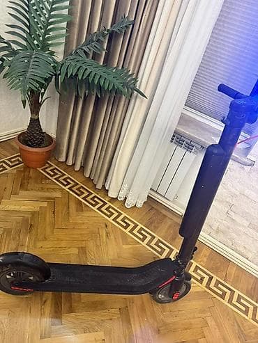 Elektrik skuter ishlenmeyib coxdan problemi on tekeri boshdu bir az