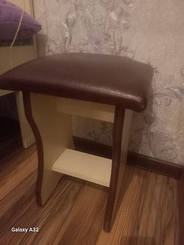 ev t: Yazı masası və oturacaq dəsti. Masa kompakt ölçülü olub evdə və ya — 2