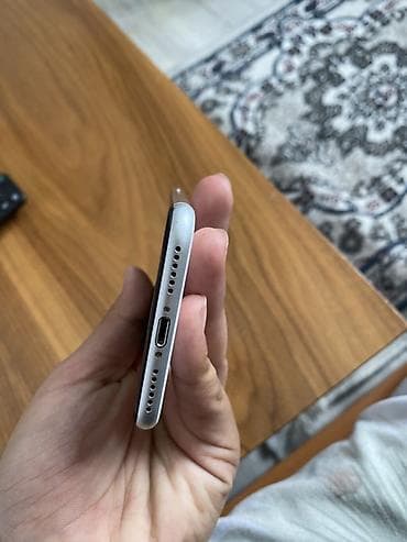 iphone 11 aksesuar: IPhone SE 2020, 128 GB, Ağ, Barmaq izi — 7