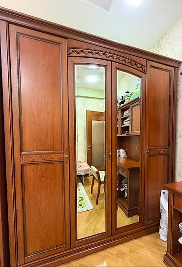 Мебель: Dolab satilir. Qiymet 350 azn.Ela veziyyetdedir. UNVAN: Nərimanov — 1
