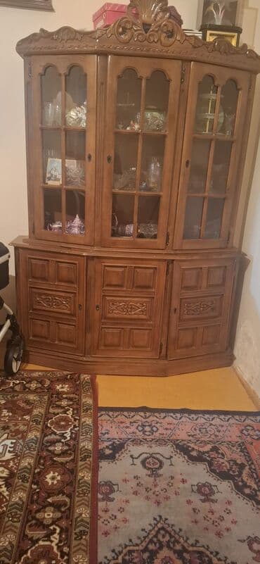 Витрины для аксессуаров: Стеклянная витрина-шкаф, Б/у — 2