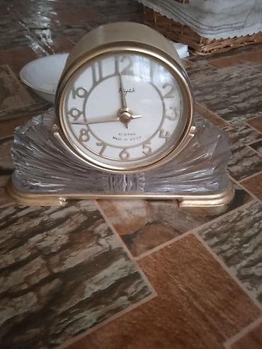 Постельное белье: Настольные часы, Механические — 1