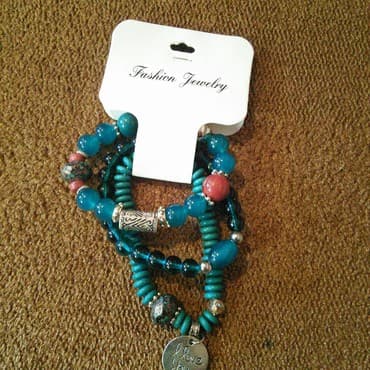 tək qaş: Bilerzik tezedi 3 u birlikde 8 azn
tek tekde satilir — 1