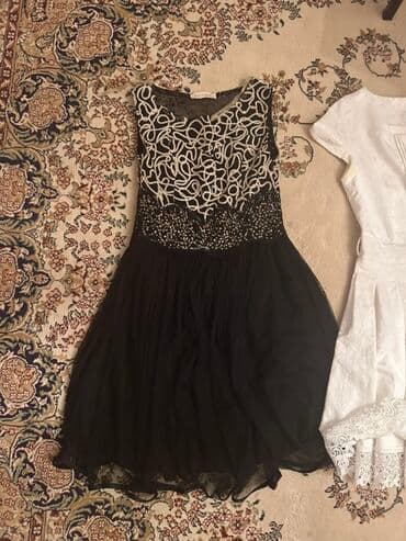 Dəstlər, kostyumlar: Qara rəngdə, yuxarı hissəsi ağ naxışlarla bəzədilmiş ziyafət donu — 3