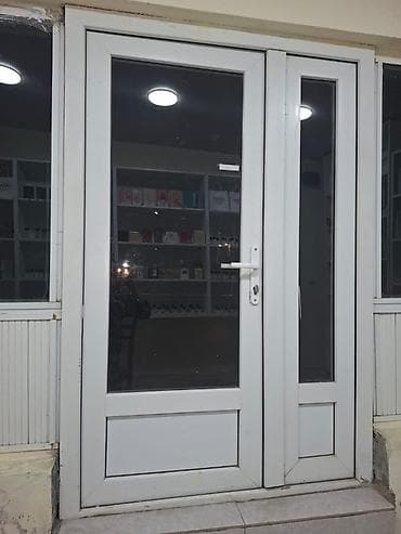 seyf demir qapi: PVC giriş qapısı – iki yaruslu, şüşəli - Material: ağ rəngli PVC — 1