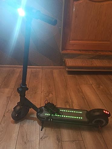 Elektrikli skuter – şəhərdaxili hərəkət üçün kompakt və işıqlı model