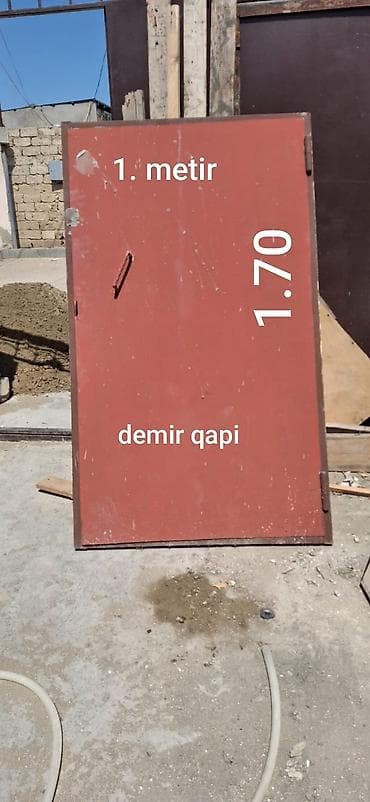Demir qapı - Material: polad/dəmir - Rəng: qırmızı (boyalı) - Ölçü: 1 lalafo.az -da Demir qapı - Material: polad/dəmir - Rəng: qırmızı (boyalı) - Ölçü: 1