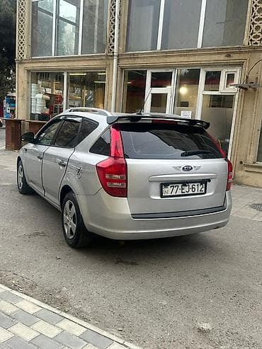prius diskləri: Kia cee’d SW (universal) – gümüşü rəng - Kuzov: 5 qapılı universal — 5