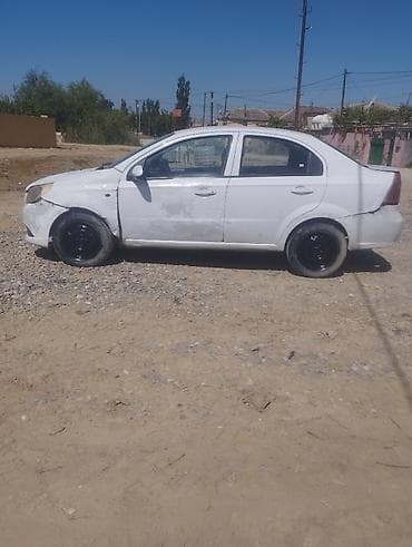 luaz satilir: Ravon Nexia: 1.5 l | 2017 il 486000 km Sedan — 5