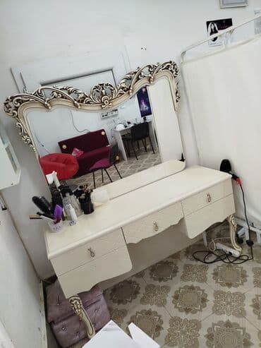 Salon ucun mebel hec bir problemi yoxdur. Qiymet 110 azn. Unvan Zabrat