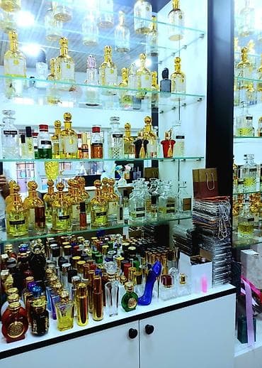 qizil alan: Hazır Ətir biznesi satılır. Kondinsaner, mebellər, vitrinlər — 5