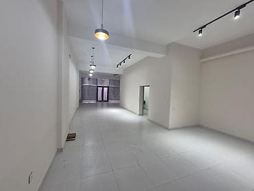 Obyekt – yüksək keçidlili küçədə, çoxmərtəbəli yeni binanın 1-ci — 4