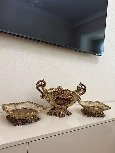 Keramika qablar satılır.Çox səliqəli istifadə olunub heç bir sınığı