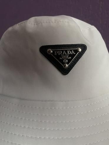 ağ şalvar kişi: Prada ağ bucket şlyapa - Rəng: qar ağ - Dizayn: klassik bucket — 2