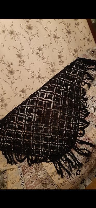 hicab geyimi: Qara rəngli, əl işi üçbucaq şal - Material: qalın, yumşaq ip — 2